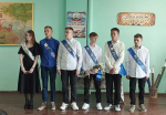 Выпускники 9 и 11 классов Пановской средней школы.